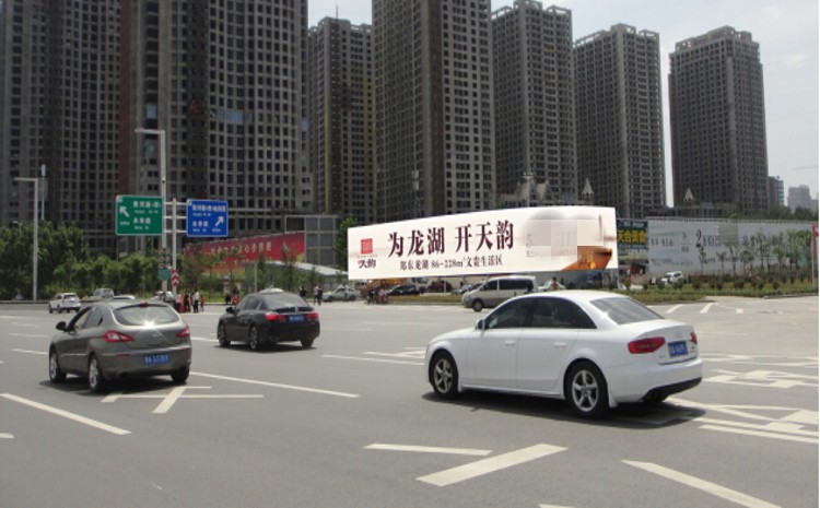 河南郑州中州大道与红专路西南角三面翻广告